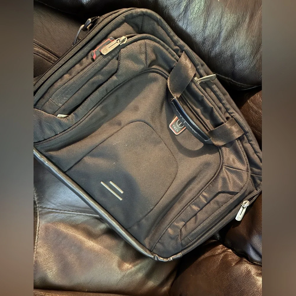 Tumi T-Tech laptop messenger bag or briefcase